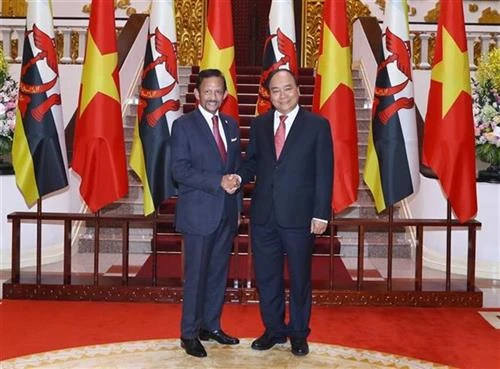 越南政府总理阮春福会见文莱苏丹