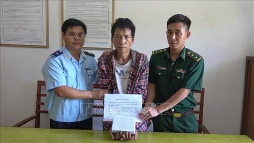 一自老挝贩运毒品至越南疑犯过海关时被抓
