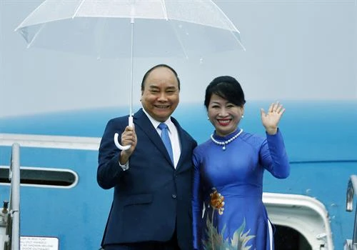 越南政府总理阮春福抵达大阪府开始出席二十国集团峰会之行