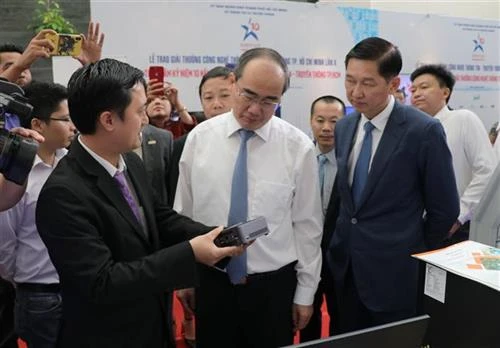 24个个人和组织荣获胡志明市信息技术与传媒奖
