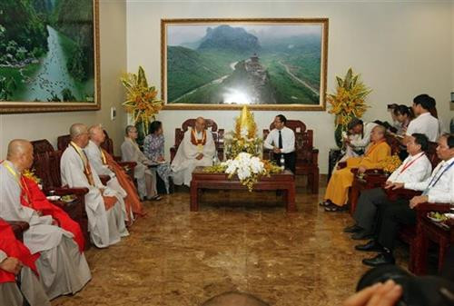 越南政府宗教委员会主任武战胜会见韩国佛教代表团