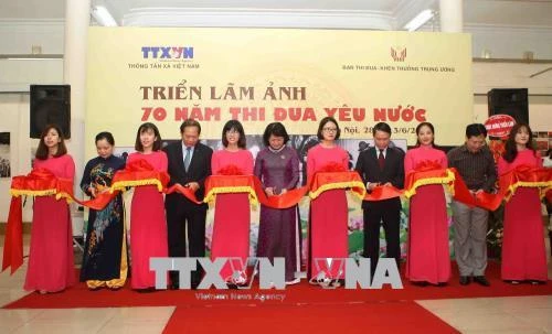 “爱国竞赛运动70周年”图片展正式开展 国家副主席邓氏玉盛出席并剪彩