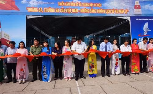 “黄沙长沙归属越南—历史证据和法律依据”地图资料展在薄辽省举行