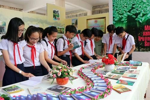 开辟胡志明小道60周年：“长山路——战胜之路”图片展开幕