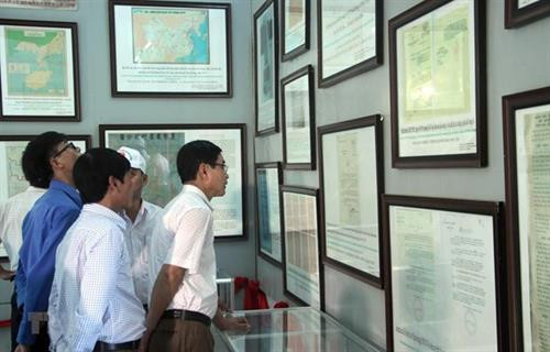 “黄沙、长沙归属越南——历史证据和法律依据”展览会在广南省举行