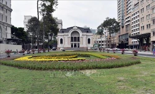胡志明市市内地铁一号线市剧院站B1层基本竣工