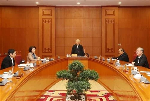 越共中央总书记、国家主席阮富仲主持越共十三大人事工作小组会议