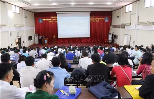 越南与老挝加强合作 提高教育培训质量