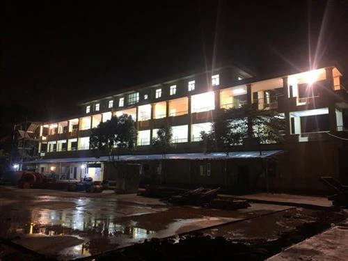 河内市委书记王廷惠对一周内建成迷灵急性呼吸病理学医院给予高度评价