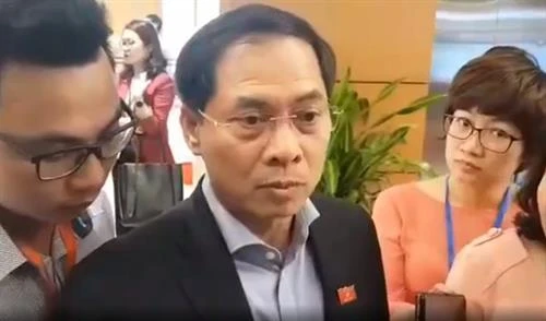 越南与英国努力完成将货车受害者尸体运送回国的程序