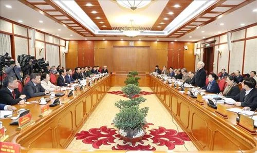 越共中央政治局同海防市委常务委员会举行工作会议