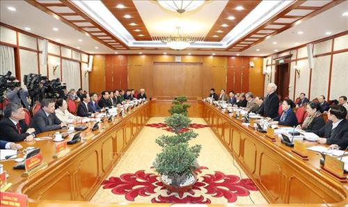 越共中央政治局同海防市委常务委员会举行工作会议