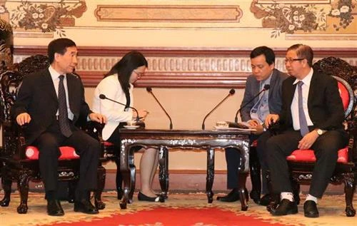 胡志明市人民议会副主席会见中国全国人大代表团