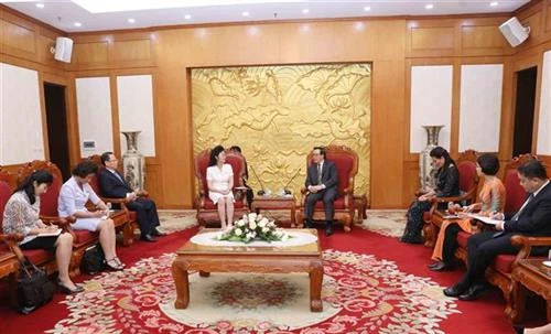 越共中央对外部部长黄平君会见朝鲜社会主义妇女同盟代表团
