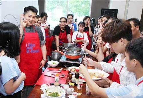 韩国厨师在越南推介传统美食