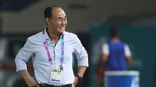 ASIAD 2018：韩国国家奥林匹克足球队主帅赞扬越南国奥队主帅朴桓绪	