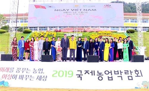 越南企业参加在韩国举行的2019年国际农业展览会