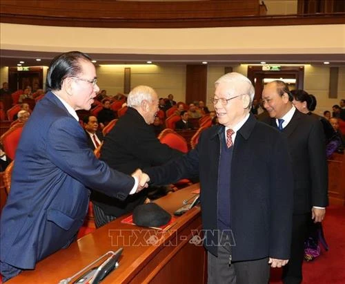 越共中央政治局举行原党和国家高层领导新春见面会