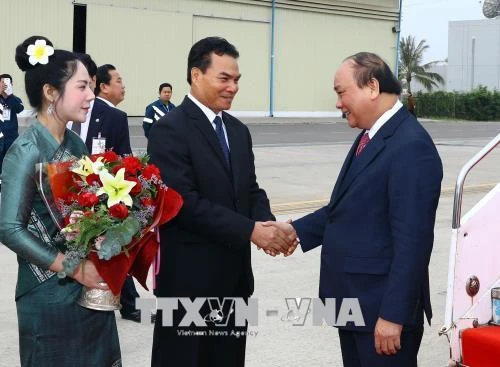 政府总理阮春福抵达老挝 开始出席越老政府间联合委员会第40次会议之行