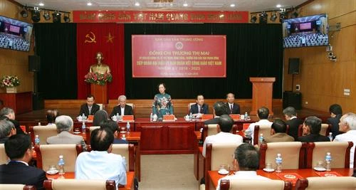 越共中央民运部部长张氏梅会见越南天主教团结委员会代表团