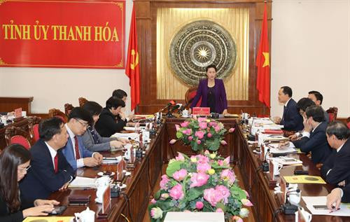 国会主席阮氏金银与清化省省委常务委员会举行工作座谈会