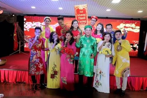 为旅俄越南侨胞举行迎新年文艺演出活动