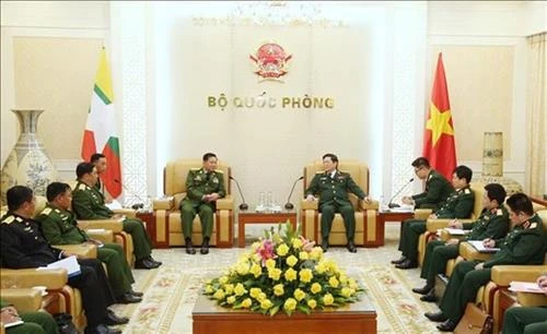 缅甸国防军总司令敏昂莱对越南进行正式访问