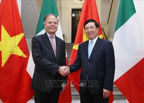 意大利外长米拉内西访问越南 与越南外长范平明举行会谈