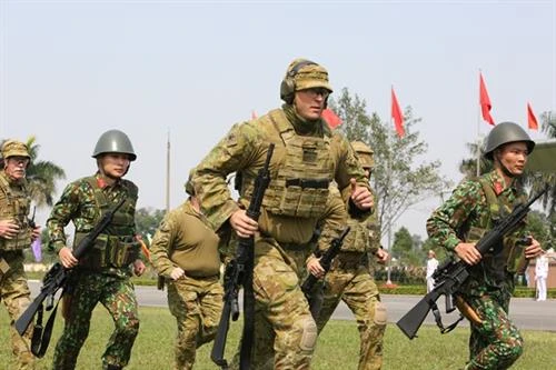 越奥军事射击技巧培训活动正式闭幕 助力深化两国防务合作关系