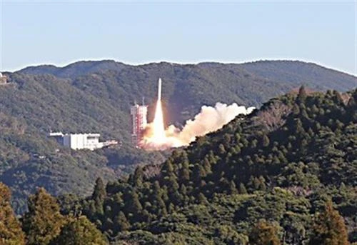 越南“微龙”卫星发射升空 顺利与火箭分离