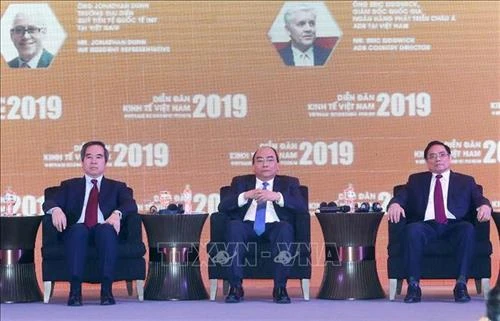 阮春福总理：越南完全可以实现经济稳步快速增长目标