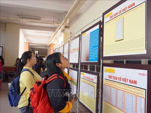 “黄沙和长沙归属越南：历史证据和法律依据”地图资料展在胡志明市举行