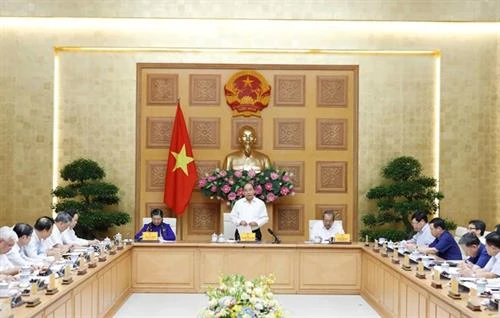政府总理阮春福主持召开越共十三大经济社会小组第五次会议