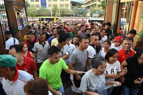 菲律宾中期选举投票举行