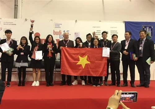 2019年INOVA国际发明比赛：越南学生代表团荣获特别奖杯和金牌