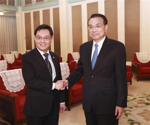 中国与新加坡加强合作 共同维护基于规则的自由贸易