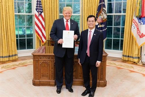 美国总统高度评价越美关系所取得的进展