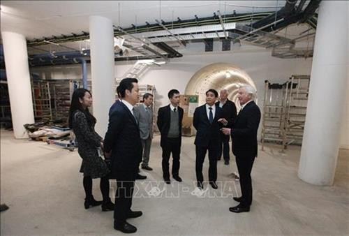 河内市代表团对以色列与英国进行工作访问