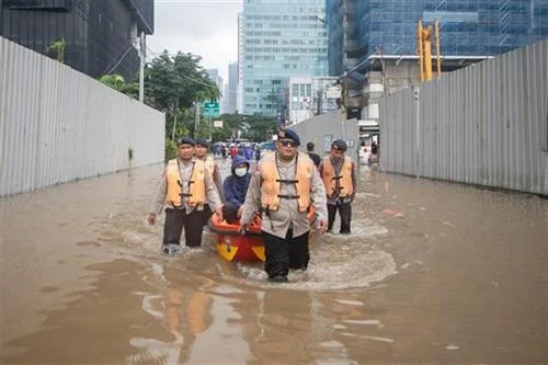 印尼首都发生洪灾 至少5人死亡