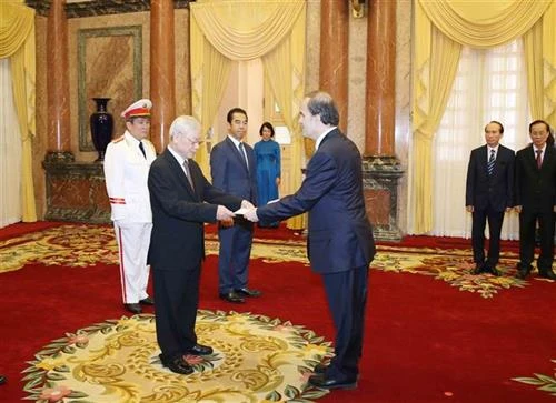 越共中央总书记、国家主席阮富仲会见外国新任驻越大使