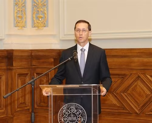 越共中央总书记阮富仲出席第二次越匈高校校长会议