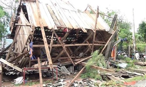 越南多地遭遇雷暴：暴雨闪电来袭 致10人伤亡 财产损失严重