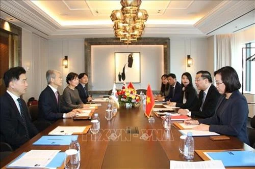 越南与韩国携手共同援助多项合作研究项目