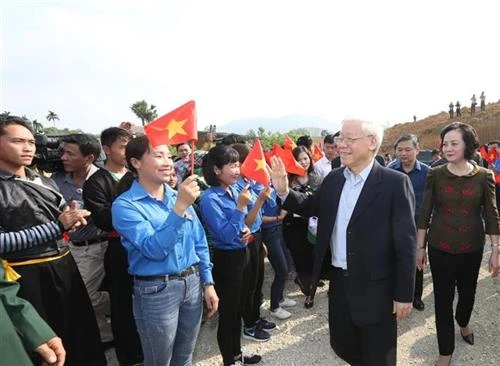 阮富仲出席“世代铭记胡伯伯之恩”植树节启动仪式