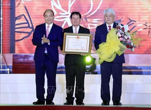 阮春福总理出席茶荣省成立120周年纪念典礼