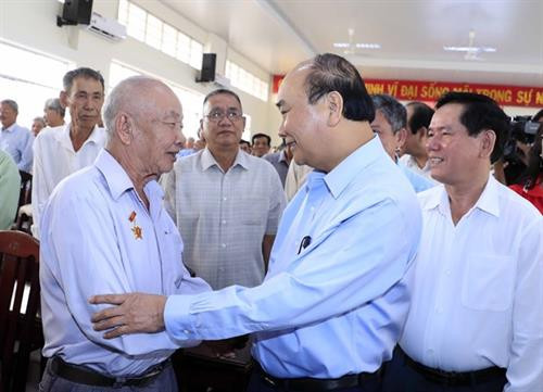政府总理阮春福莅临茶荣省调研