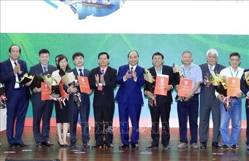 阮春福出席2020年茶荣省投资促进会