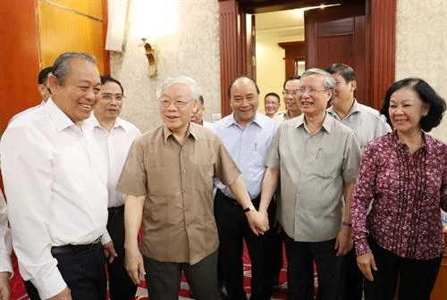 越共中央政治局召开会议 阮富仲主持