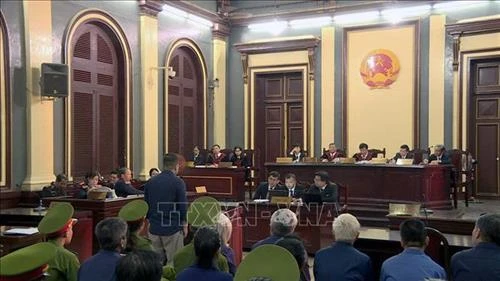 DAB损失3.6万亿越盾一案：陈方平和潘文英武出庭受审