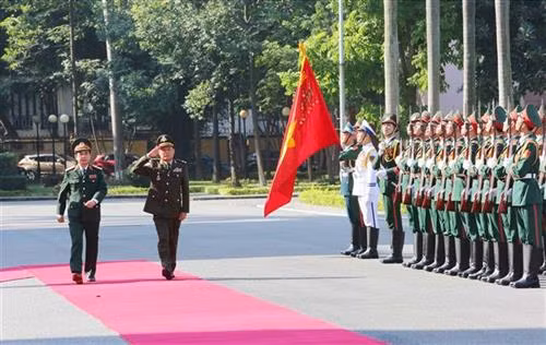 柬埔寨国家宪兵总司令冯批森对越南进行正式访问
